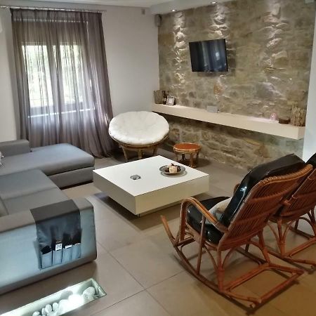 Modern Residence In The Center Of Trikala Exteriér fotografie