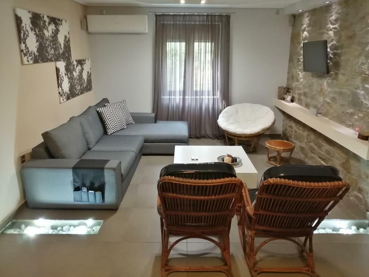 Modern Residence In The Center Of Trikala Exteriér fotografie